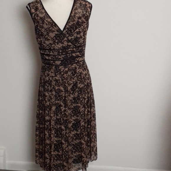 Adrianna Papell Dresses & Skirts - Adrianna papell Plus 16 w silk dress fit a…